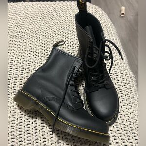 Dr. Martens 1460 smooth leather boot size 9